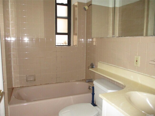 Photo - 43-30-43-46 46th St Unidad 4 D