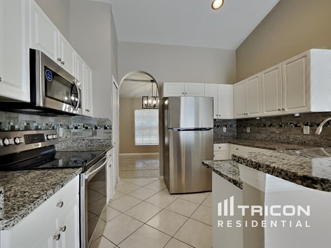 Photo - 1054 Valentine St