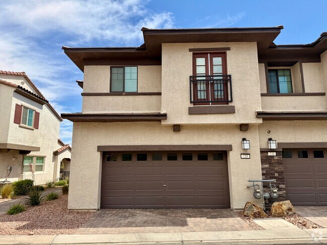 Building Photo - 3 BED 2.5 BATH 2 CAR GARAGE TOWNHOUSE w/ L...