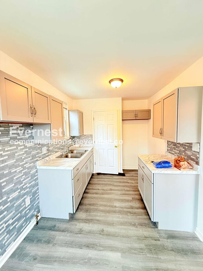 Photo - 17187 Rowe St