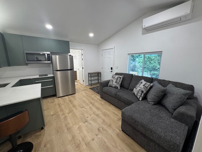 Building Photo - 1825 NE Galloway St Rental