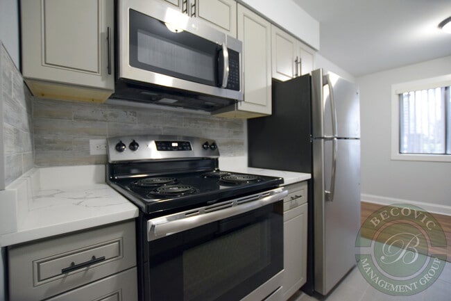 Photo - 7541 N Winchester Ave Unit 306
