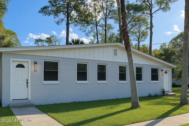 Building Photo - 696 Kestner Rd