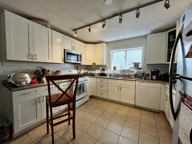 Building Photo - 99 Marion St Unit 1 Rental