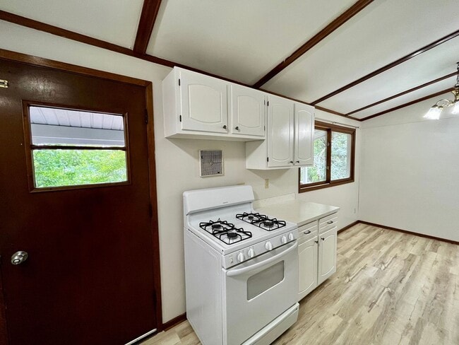 Photo - 3 Bed 1 Bath in Rhinelander on the water!