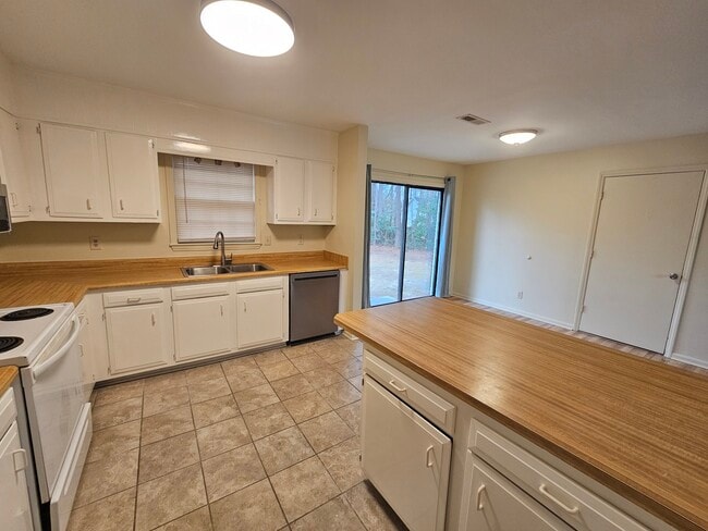 Photo - 1310 Avon Ct