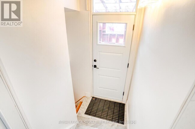 Photo - 17 Avis Crescent