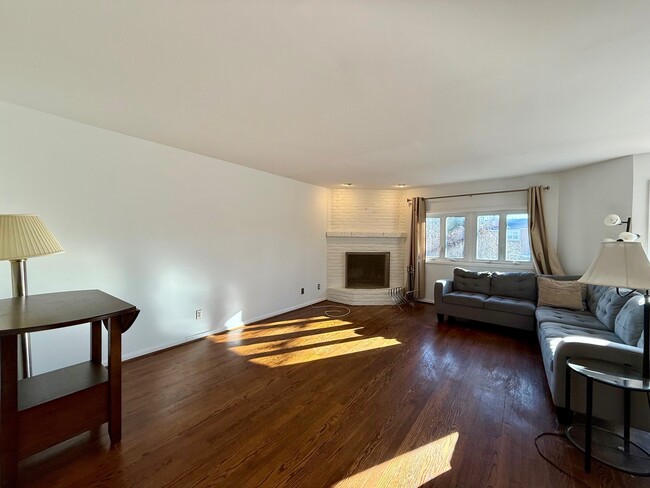 Photo - 28 Servan Ct