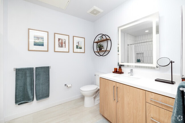 1BD, 1BA - 609SF - Bathroom