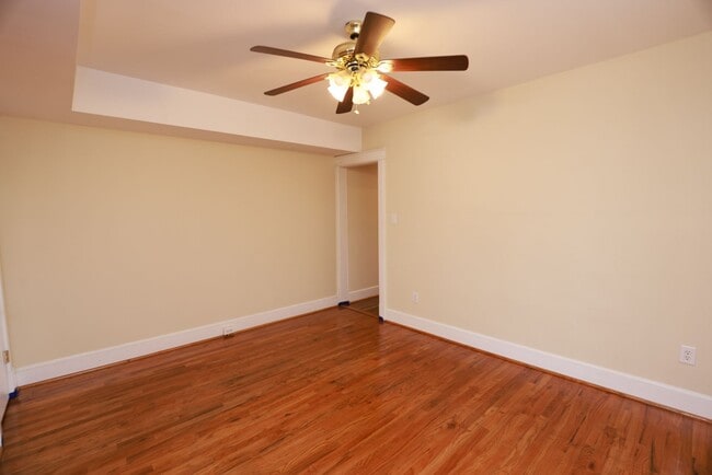 Photo - Adorable 2 Bedroom Apartment in Manchester with Landscaping Included!
