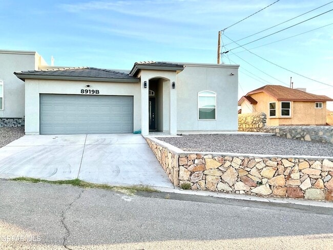 Building Photo - 8919 Eclipse St Unit B