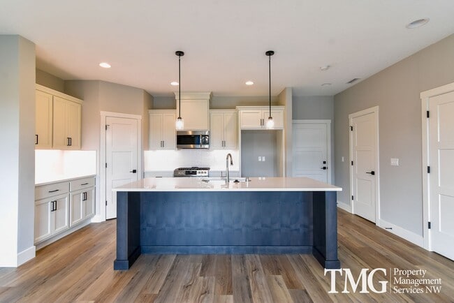 Photo - AmazingTownhome with Stunning Finishes! 1900+ Sq Ft, Fenced Yard!