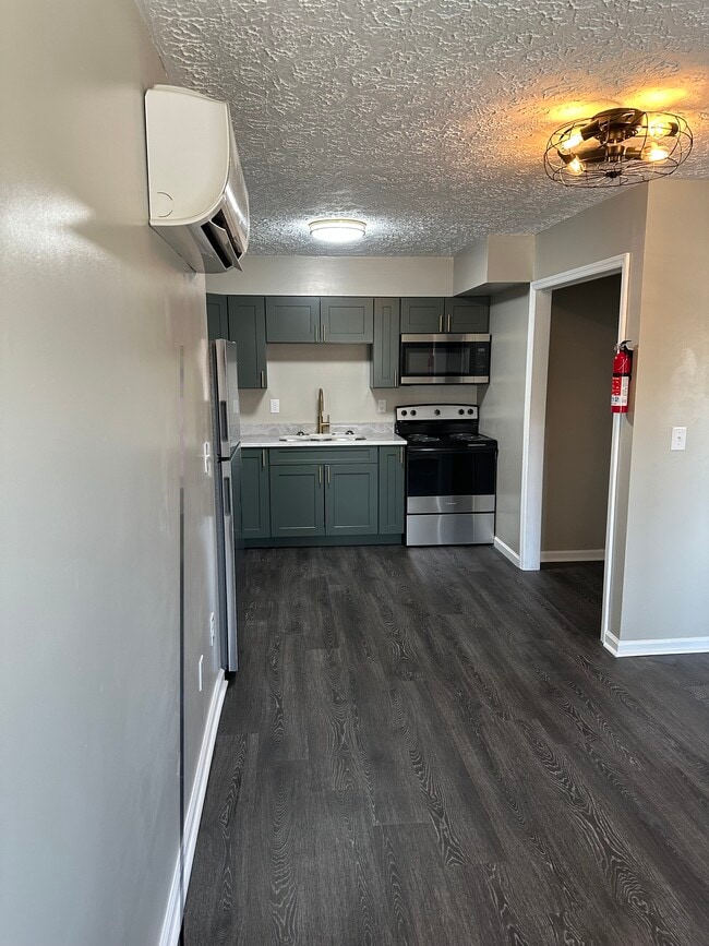 Photo - 320 Clintonville Rd