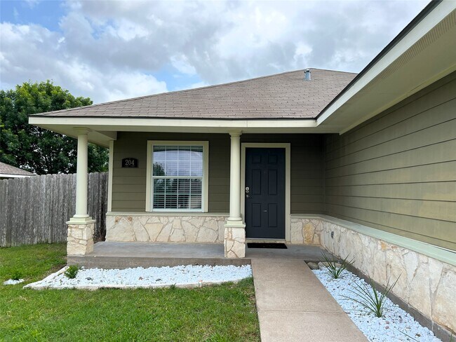 Photo - 204 Laney St