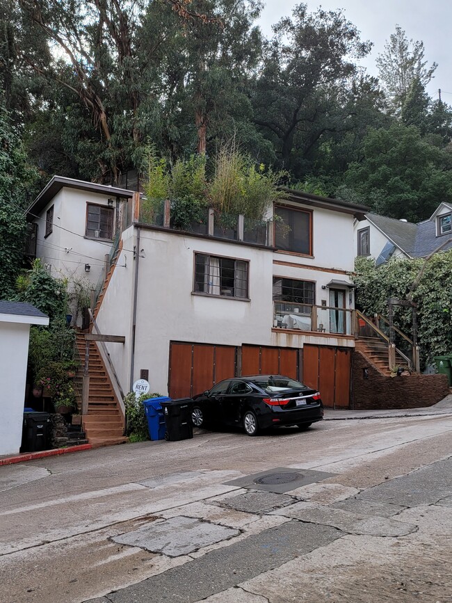 front view of duplex (rental is lower stairwell on right) - 6162 Glen Oak St Apartment Unit 1