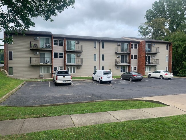 Building Photo - NORWALK - 1 Bedroom Available! Unit B6
