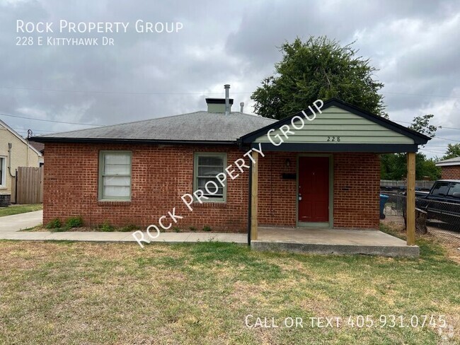 Building Photo - Must See 2 Bedroom Home