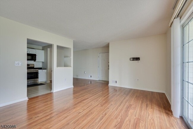 Photo - 69 Amberly Ct