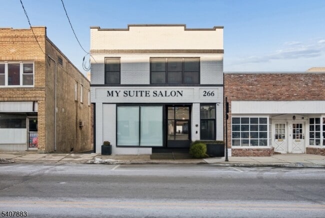 Building Photo - 266 Morris Ave Unit 2