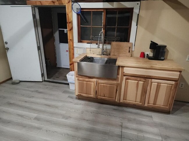 Building Photo - 64 White Pl