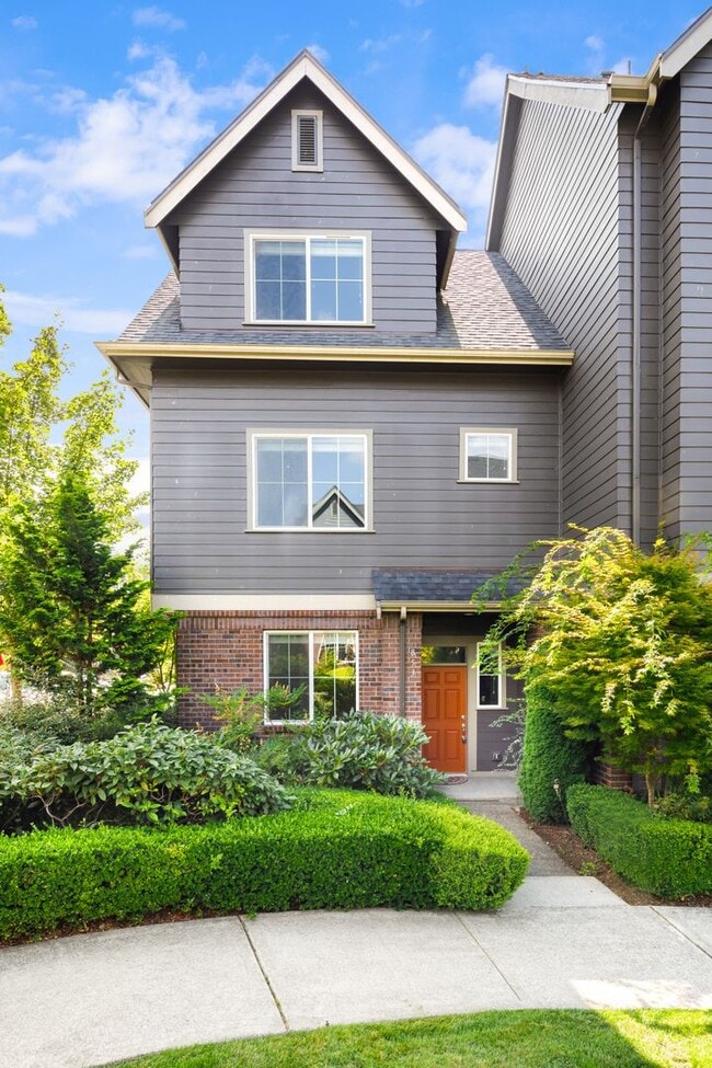 Charming 3 Bedroom Townhome in West Highla... - Charming 3 Bedroom Townhome in West Highla...