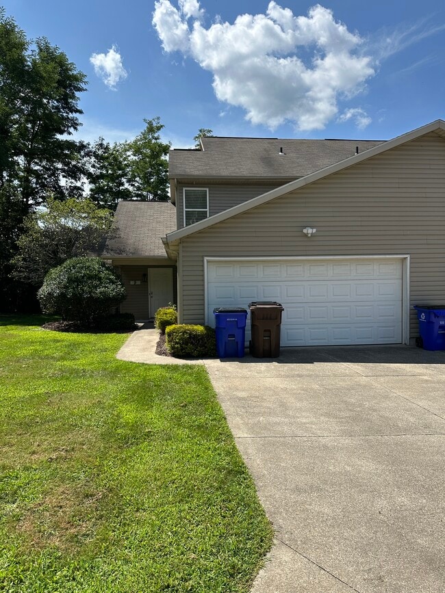 Building Photo - 11 Fountain Dr Unit Fountain Drive Rental