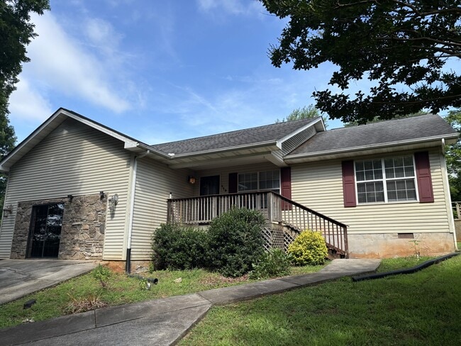 Photo - 119 N Clover Hill Ridge Rd House