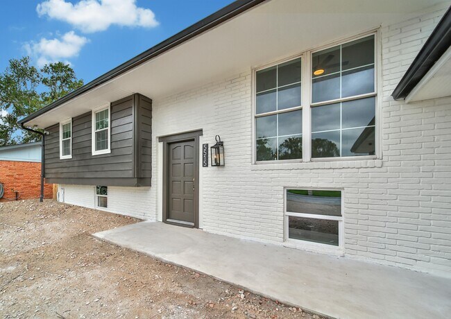 Exterior front door - 5515 Cannonway Dr