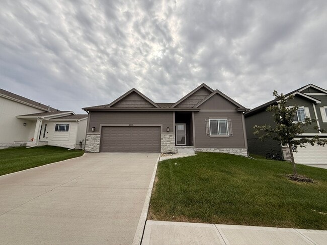 Building Photo - Stunning Modern Ranch for Rent near Lake F...