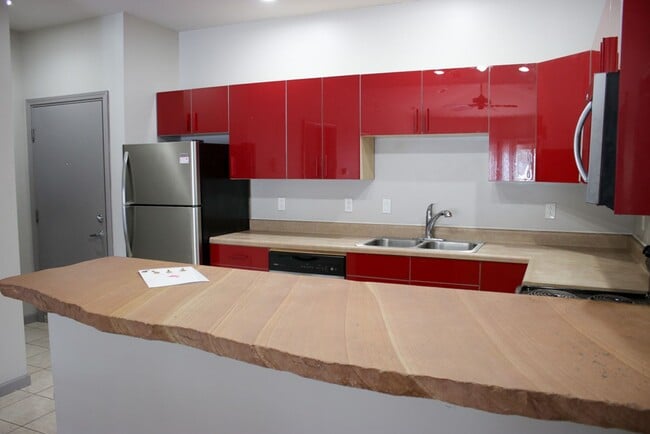 Photo - 401 W Springfield Ave