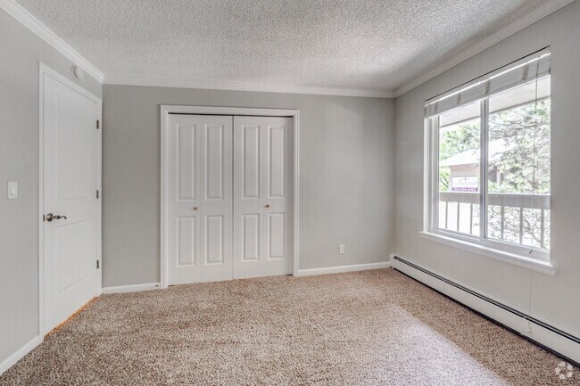 2 BR, 1 BA - 800 SF