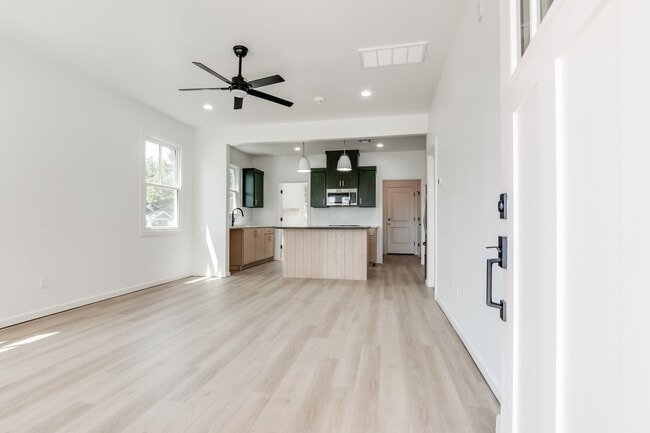Photo - 2601 N Dewey Ave