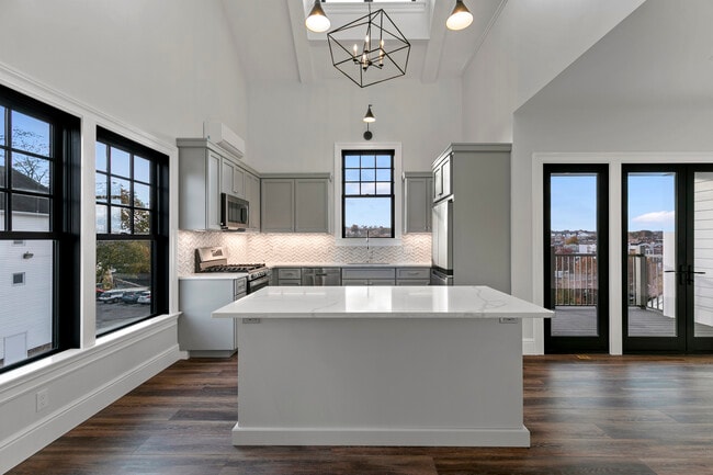 96 East Ave 2 BR & 2 1/2 BA "Windsor"