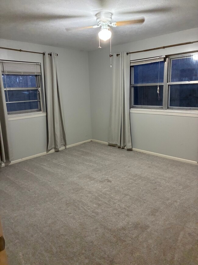 Building Photo - 1301 Kendolph Dr Unit Room 1