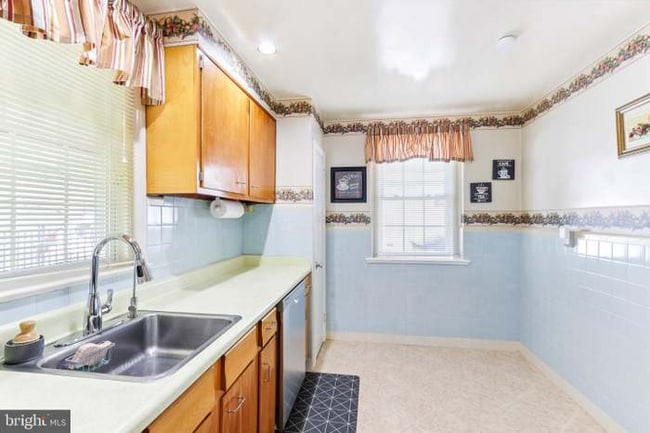 Photo - 9959 Ferndale St