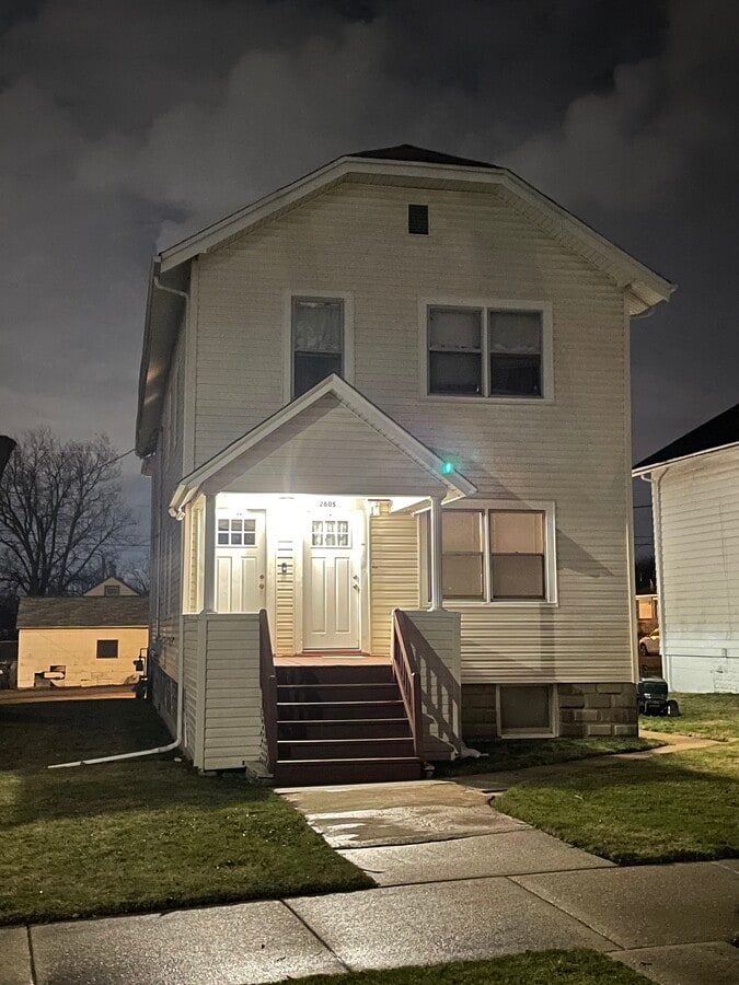 Photo - 2805 Commercial Ave