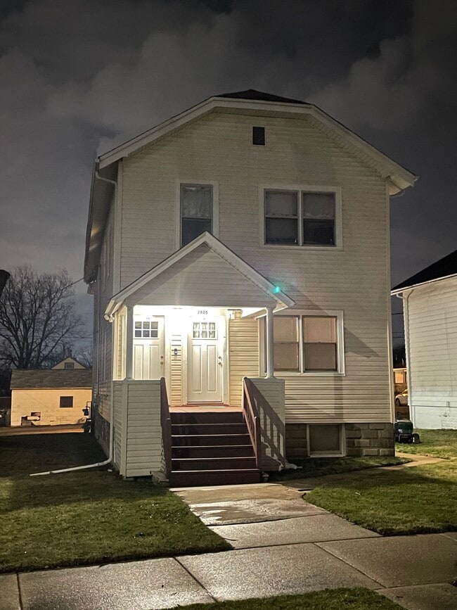 2805 Commercial Ave