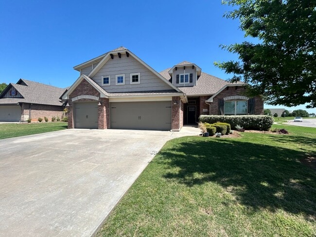 Photo - 4 Bedroom Home with Upstairs Bonus room in Edmond
