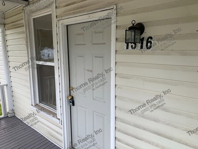 Photo - 1316 Clark St