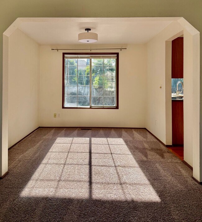 Photo - 4 Bed / 2.5 Bath Education hill in Redmond 2-story home $4,295/month