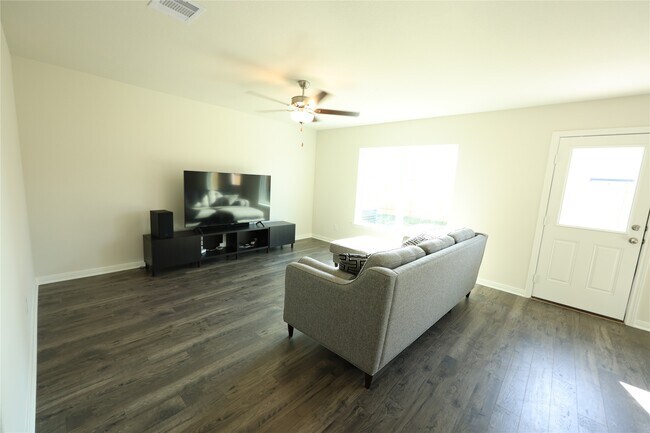 Photo - 428 Lgt Smt Dr