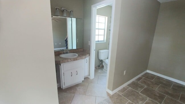 Photo - 5725 SE 3rd Pl