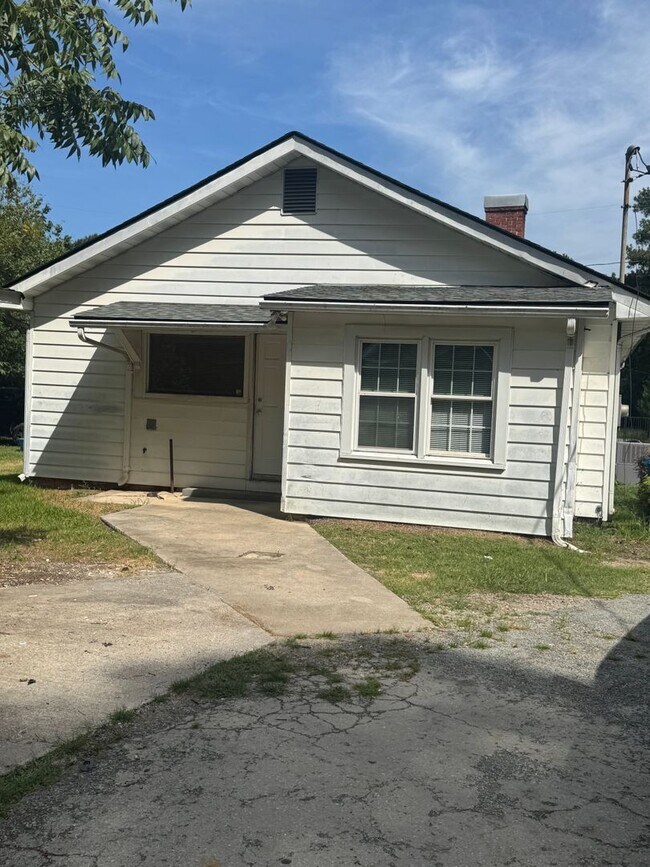 2612 Rochelle St