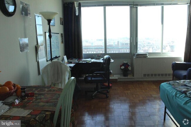 Building Photo - 604-36 S Washington Square Unit 913 Rental