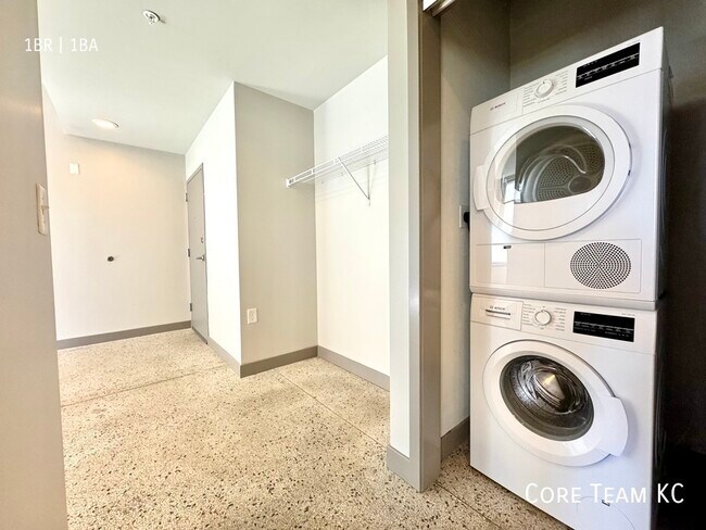 Photo - 306 E 12th St Unidad 212