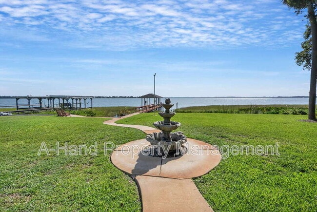 606 N Shore Dr