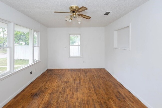 Photo - 109 W Hickory Ave