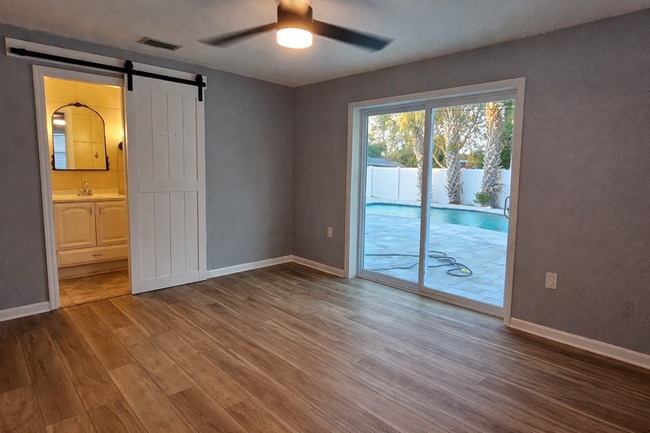 Building Photo - 370 Hunt Dr