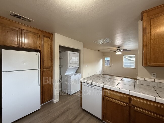 Photo - 524 W 1st Ave