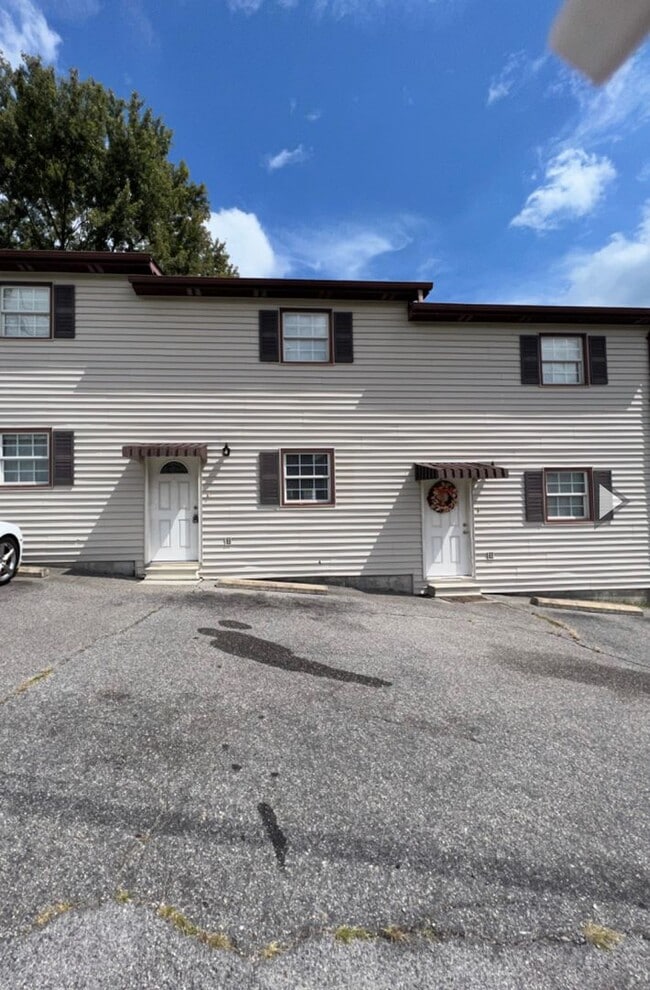 Building Photo - Hillbilly Private Drive Unit #3 Rental